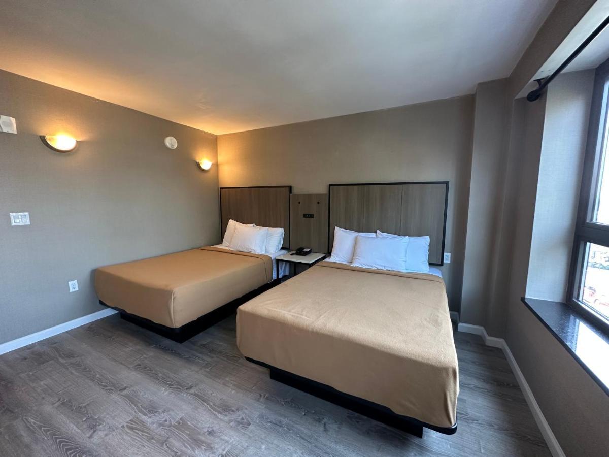 Regal Inn & Suites New York Laguardia Hotel Exterior photo