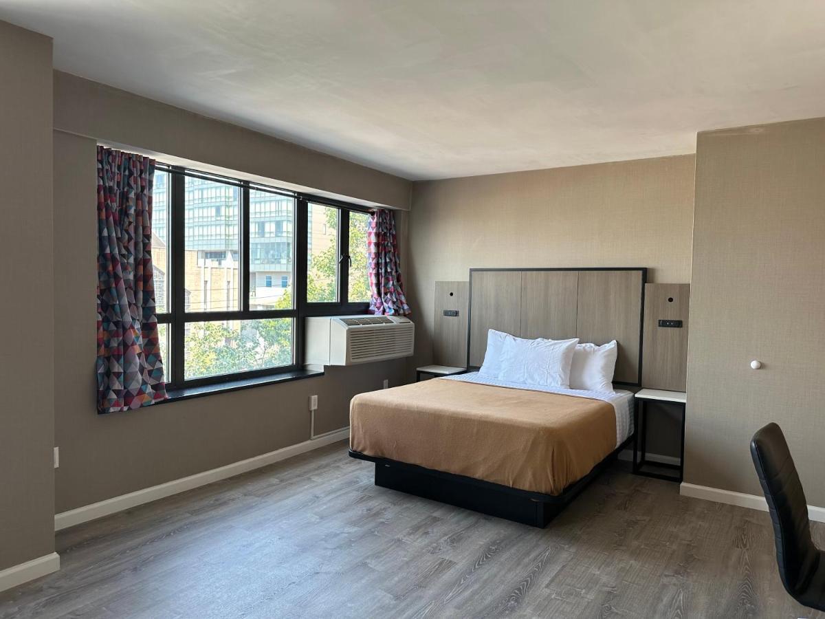 Regal Inn & Suites New York Laguardia Hotel Exterior photo