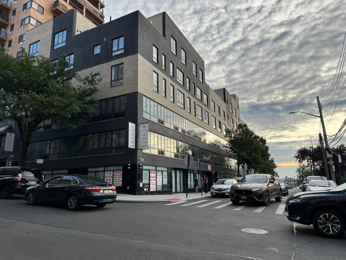 Regal Inn & Suites New York Laguardia Hotel Exterior photo