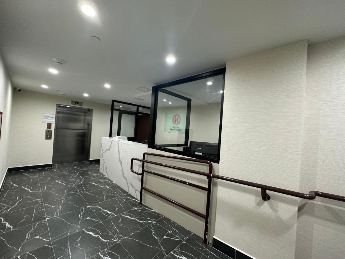 Regal Inn & Suites New York Laguardia Hotel Exterior photo